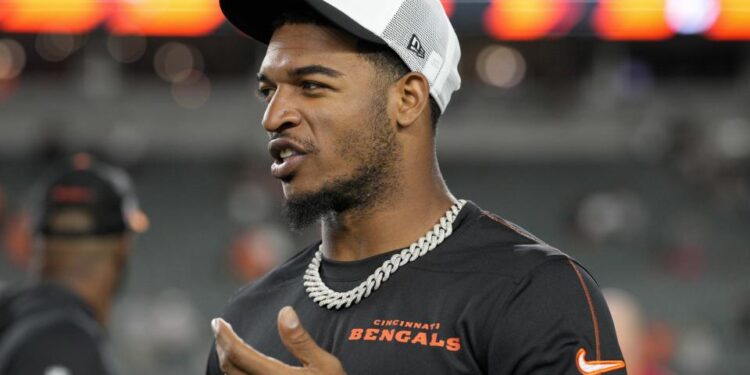 Cincinnati Bengals wide receiver Ja'Marr Chase walks to the tunnel after an NFL preseason football game against the Tampa Bay Buccaneers Saturday, Aug. 10, 2024, in Cincinnati. (AP Photo/Jeff Dean)