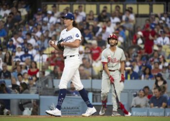 Los Angeles Dodgers pitcher Tyler Glasnow (31) walks back to the mound during the second inning of a baseball game against the Philadelphia Phillies in Los Angeles, Monday, Aug. 5, 2024. (AP Photo/Kyusung Gong)