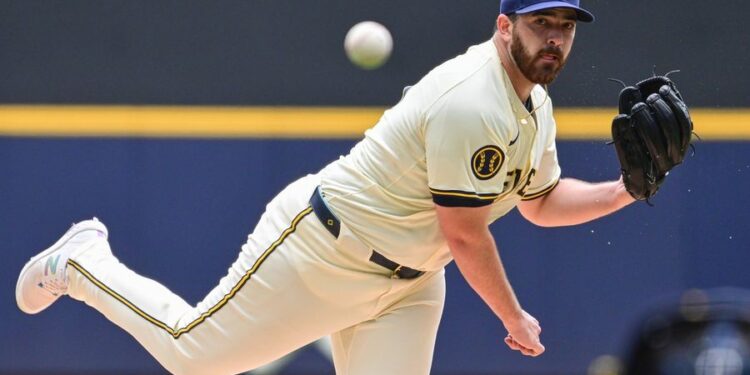 MLB: San Francisco Giants at Milwaukee Brewers