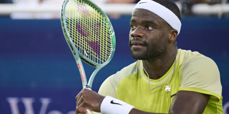 CINCINNATI, OH - AUGUST 19:  Frances Tiafoe of the USA hits a backhand against Jannik Sinner of Italy during the championship round of the Cincinnati Open at the Lindner Family Tennis Center on August 19, 2024 in Mason, OH. (Photo by Shelley Lipton/Icon Sportswire via Getty Images)