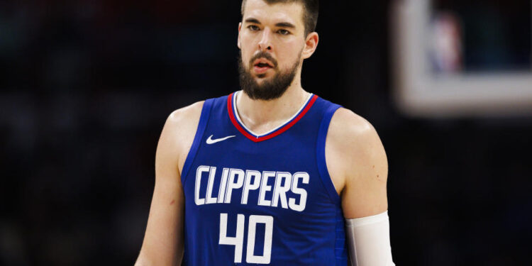 LOS ANGELES, CA - MARCH 25: LA Clippers center Ivica Zubac (40) during an NBA basketball game against the Indiana Pacers on March 25, 2024 at Crypto.com Arena in Los Angeles, CA. (Photo by Ric Tapia/Icon Sportswire via Getty Images)