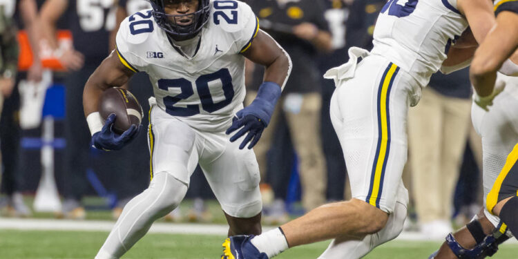 INDIANAPOLIS, INDIANA - DECEMBER 2: Kalel Mullings #20 of the Michigan Wolverines runs the ball against the Iowa Hawkeyes during the Big Ten Championship at Lucas Oil Stadium on December 2, 2023 in Indianapolis, Indiana. (Photo by Michael Hickey/Getty Images)