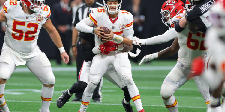 ATLANTA, GEORGIA - SEPTEMBER 22: Patrick Mahomes #15 of the Kansas City Chiefs is pressured by Arnold Ebiketie #17 of the Atlanta Falcons during the second quarter at Mercedes-Benz Stadium on September 22, 2024 in Atlanta, Georgia. (Photo by Kevin C. Cox/Getty Images)