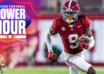 Alabama defensive back Jaylen Mbakwe (9) returns a punt for 28 yards against South Florida during the second half of their game in Tuscaloosa, Ala. (AP Photo/Vasha Hunt)