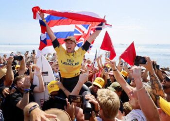 SAN CLEMENTE, CA SEPT. 6, 2024 - Hawaiii's John John Florence is carried off the sand after beating Brazilian Italo Ferreira during the Lexus WSL Finals at Lower Trestles in San Clemente on September 6, 2024. (Allen J. Schaben / Los Angeles Times)