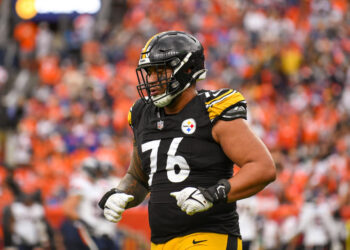 DENVER, CO - SEPTEMBER 15: Pittsburgh offensive tackle Troy Fautanu (76) in action during a game between the Denver Broncos and the Pittsburgh Steelers at Empower Field at Mile High in Denver, CO on September 15, 2024. (Photo by Kevin Langley/Icon Sportswire via Getty Images)