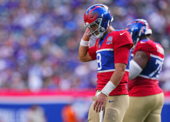 EAST RUTHERFORD, NEW JERSEY - SEPTEMBER 08: Daniel Jones #8 of the New York Giants reacts after throwing an incomplete pass in the foruth quarter of the game against the Minnesota Vikings at MetLife Stadium on September 08, 2024 in East Rutherford, New Jersey. (Photo by Mitchell Leff/Getty Images)