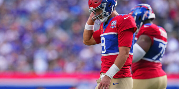 EAST RUTHERFORD, NEW JERSEY - SEPTEMBER 08: Daniel Jones #8 of the New York Giants reacts after throwing an incomplete pass in the foruth quarter of the game against the Minnesota Vikings at MetLife Stadium on September 08, 2024 in East Rutherford, New Jersey. (Photo by Mitchell Leff/Getty Images)