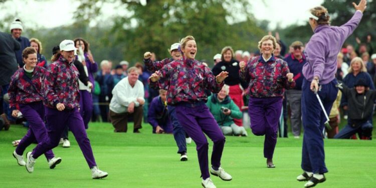 Europe's players run on to the green to celebrate Solheim Cup victory in 1992