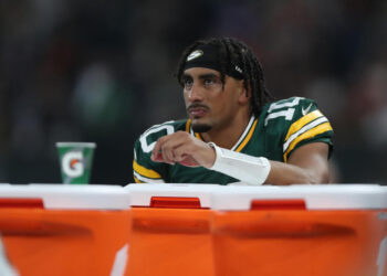 SAO PAULO, BRAZIL - SEPTEMBER 06: Jordan Love #10 of the Green Bay Packers receives treatment on the sideline during the fourth quarter against the Philadelphia Eagles at Arena Corinthians on September 06, 2024 in Sao Paulo, Brazil. (Photo by Wagner Meier/Getty Images)