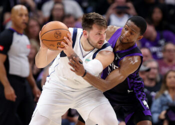 SACRAMENTO, CALIFORNIA - MARCH 26: De'Aaron Fox #5 of the Sacramento Kings guards Luka Doncic #77 of the Dallas Mavericks in the first half at Golden 1 Center on March 26, 2024 in Sacramento, California. NOTE TO USER: User expressly acknowledges and agrees that, by downloading and or using this photograph, User is consenting to the terms and conditions of the Getty Images License Agreement.  (Photo by Ezra Shaw/Getty Images)