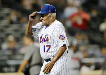 NEW YORK, NY - SEPTEMBER 26:  Ozzie Virgil Sr., the first Dominican-born player in the MLB, throws out a ceremonial first pitch before the game between the New York Mets and the Atlanta Braves on September 26, 2018 at Citi Field in the Flushing neighborhood of the Queens borough of New York City.  (Photo by Elsa/Getty Images)