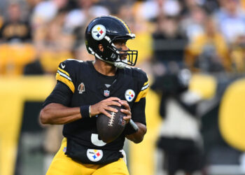 PITTSBURGH, PENNSYLVANIA - AUGUST 17:  Russell Wilson #3 of the Pittsburgh Steelers in action during the preseason game against the Buffalo Bills at Acrisure Stadium on August 17, 2024 in Pittsburgh, Pennsylvania. (Photo by Joe Sargent/Getty Images)