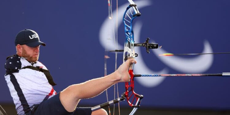 PARIS, FRANCE - SEPTEMBER 01: Matt Stutzman of Team United States competes against Nathan MacQueen of Team Great Britain in the Para Archery Men's Individual Compound Open Quarterfinal on day four of the Paris 2024 Summer Paralympic Games at Esplanade Des Invalides on September 01, 2024 in Paris, France. (Photo by Alex Davidson/Getty Images)