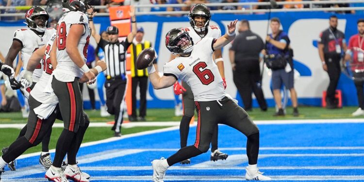 Baker Mayfield celebrates