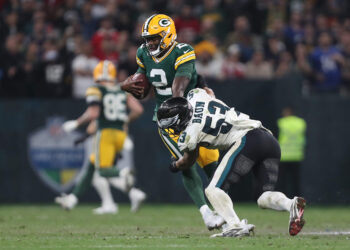 Zack Baun of the Philadelphia Eagles sacks Malik Willis of the Green Bay Packers during the fourth quarter to end the game at Arena Corinthians on September 06, 2024 in Sao Paulo, Brazil.