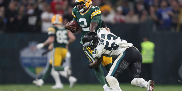 Zack Baun of the Philadelphia Eagles sacks Malik Willis of the Green Bay Packers during the fourth quarter to end the game at Arena Corinthians on September 06, 2024 in Sao Paulo, Brazil.