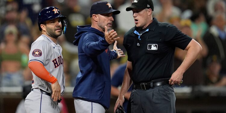 Joe Espada and Jose Altuve argue with umpire