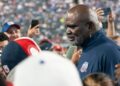 Lawrence Taylor speaks to fans