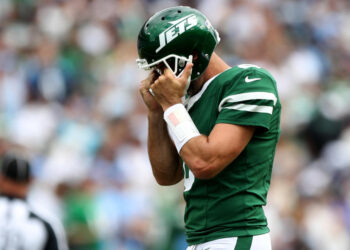 NASHVILLE, TENNESSEE - SEPTEMBER 15: Aaron Rodgers #8 of the New York Jets reacts during the second half against the Tennessee Titans at Nissan Stadium on September 15, 2024 in Nashville, Tennessee. (Photo by Justin Ford/Getty Images)