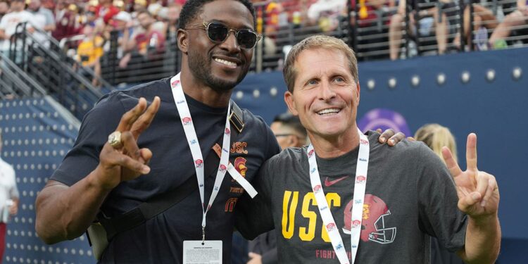 Reggie Bush peace sign