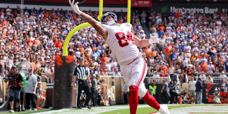 CLEVELAND, OH - SEPTEMBER 22: A pass goes off the fingertips of New York Giants tight end Theo Johnson (84) in the end zone during the second quarter of the National Football League game between the New York Giants and Cleveland Browns on September 22, 2024, at Huntington Bank Field  in Cleveland, OH. (Photo by Frank Jansky/Icon Sportswire via Getty Images)