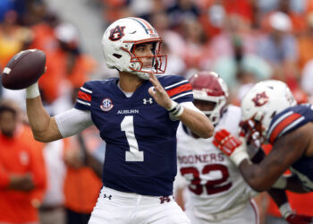 Auburn quarterback Payton Thorne (1) throws a pass during the first half of an NCAA college football game against Oklahoma, Saturday, Sept. 28, 2024, in Auburn, Ala. (AP Photo/Butch Dill)