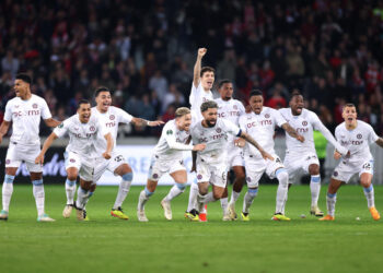 LILLE, FRANCE - APRIL 18: Aston Villa celebrate winning the shoot out during the UEFA Europa Conference League 2023/24 Quarter-final second leg match between Lille OSC and Aston Villa at Stade Pierre-Mauroy on April 18, 2024 in Lille, France. (Photo by Alex Pantling/Getty Images) (Photo by Alex Pantling/Getty Images)