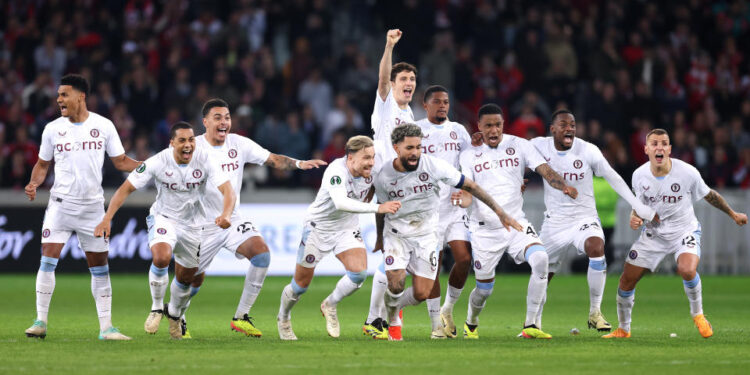 LILLE, FRANCE - APRIL 18: Aston Villa celebrate winning the shoot out during the UEFA Europa Conference League 2023/24 Quarter-final second leg match between Lille OSC and Aston Villa at Stade Pierre-Mauroy on April 18, 2024 in Lille, France. (Photo by Alex Pantling/Getty Images) (Photo by Alex Pantling/Getty Images)