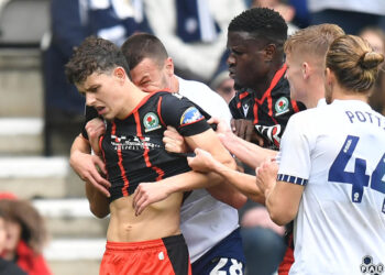 Blackburn Rovers' Owen Beck seems to be bitten on the neck by Preston North End's Milutin Osmajic during a match. (Dave Howarth - CameraSport via Getty Images)