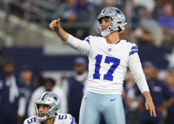 ARLINGTON, TEXAS - SEPTEMBER 22: Kicker Brandon Aubrey #17 of the Dallas Cowboys watches a 51-yard field goal against the Baltimore Ravens during the second quarter at AT&T Stadium on September 22, 2024 in Arlington, Texas. (Photo by Ron Jenkins/Getty Images)