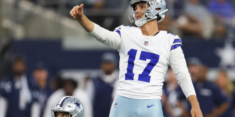 ARLINGTON, TEXAS - SEPTEMBER 22: Kicker Brandon Aubrey #17 of the Dallas Cowboys watches a 51-yard field goal against the Baltimore Ravens during the second quarter at AT&T Stadium on September 22, 2024 in Arlington, Texas. (Photo by Ron Jenkins/Getty Images)