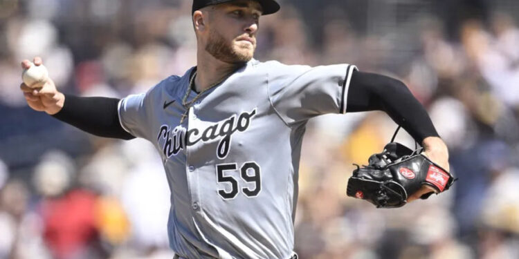 Sep 22, 2024; San Diego, California, USA; Chicago White Sox starting pitcher Sean Burke (59) pitches against the San Diego Padres during the first inning at Petco Park. Mandatory Credit: Orlando Ramirez-Imagn Images