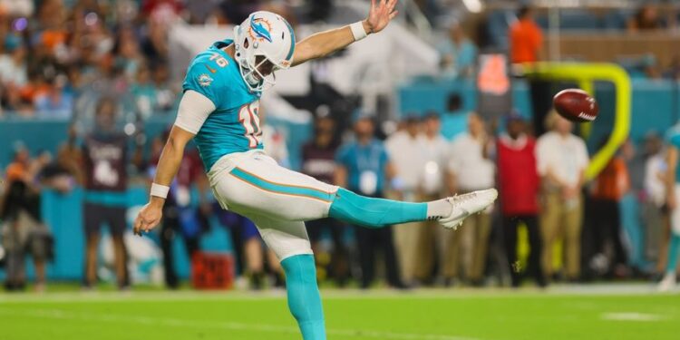 NFL: Tennessee Titans at Miami Dolphins