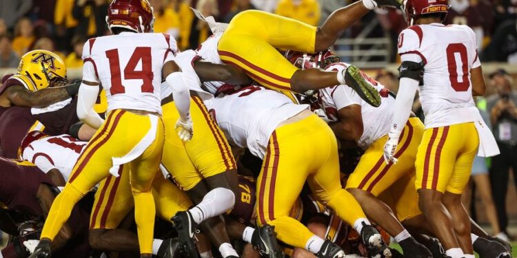 NCAA Football: Southern California at Minnesota