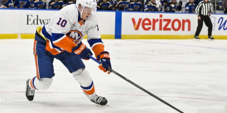 NHL: New York Islanders at St. Louis Blues