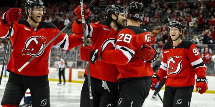 NHL: Washington Capitals at New Jersey Devils