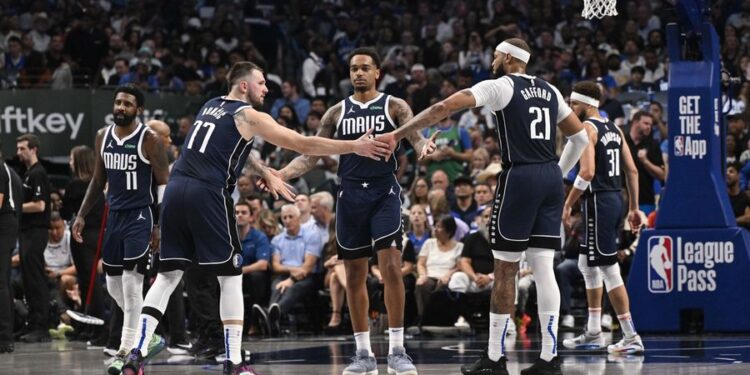 NBA: San Antonio Spurs at Dallas Mavericks