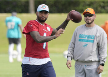 Miami Dolphins quarterback Tua Tagovailoa (1) aims a pass during a practice session at the team's training facility, Wednesday, Oct. 23, 2024, in Miami Gardens, Fla. (AP Photo/Marta Lavandier)