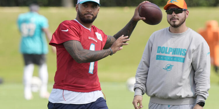 Miami Dolphins quarterback Tua Tagovailoa (1) aims a pass during a practice session at the team's training facility, Wednesday, Oct. 23, 2024, in Miami Gardens, Fla. (AP Photo/Marta Lavandier)