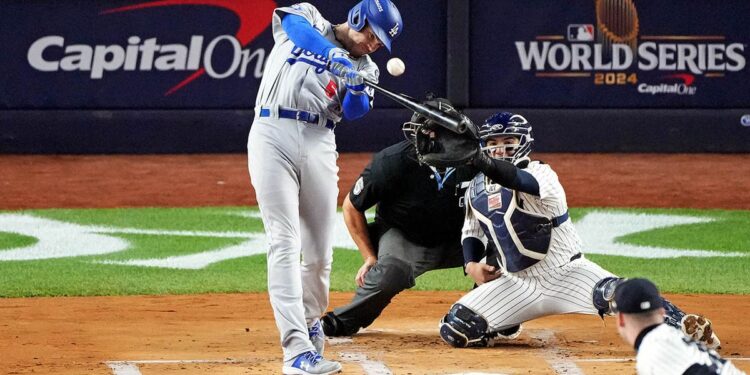 Freddie Freeman swings