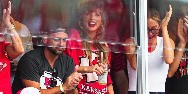 Taylor Swift watches Bengals-Chiefs