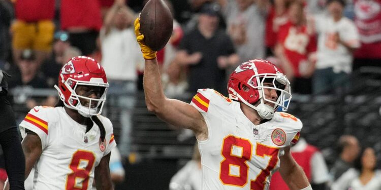 Travis Kelce spikes the ball