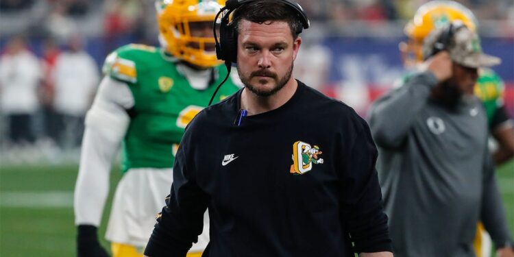 Dan Lanning coaches against Liberty