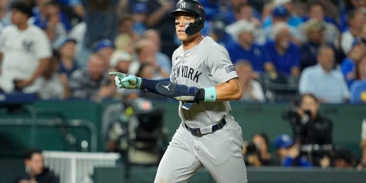 Aaron Judge scores run