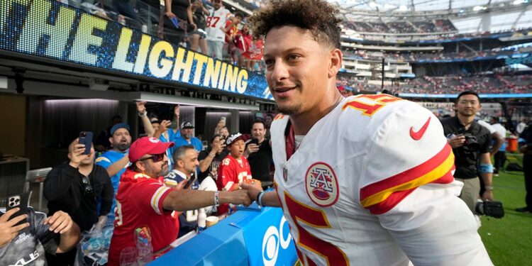 Patrick Mahomes celebrates with fans