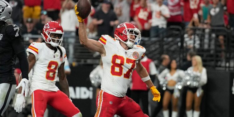 Travis Kelce celebrates