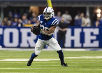 INDIANAPOLIS, INDIANA - SEPTEMBER 29: Jonathan Taylor #28 of the Indianapolis Colts runs the ball during the first half of the game against the Pittsburgh Steelers at Lucas Oil Stadium on September 29, 2024 in Indianapolis, Indiana. The Colts beat the Steelers 27-24. (Photo by Lauren Leigh Bacho/Getty Images)