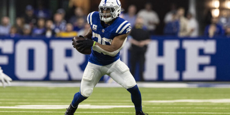 INDIANAPOLIS, INDIANA - SEPTEMBER 29: Jonathan Taylor #28 of the Indianapolis Colts runs the ball during the first half of the game against the Pittsburgh Steelers at Lucas Oil Stadium on September 29, 2024 in Indianapolis, Indiana. The Colts beat the Steelers 27-24. (Photo by Lauren Leigh Bacho/Getty Images)