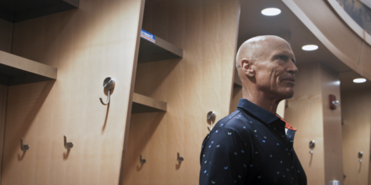 Mark Messier remembers his playing days. (Courtesy Prime Video)